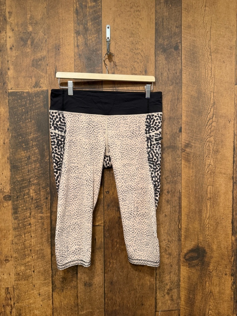 Lululemon top speed crop ace spot size 10 EUC